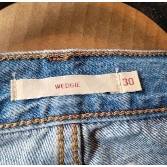 Levi's Premium Wedgie Jeans Size 30 Straight Fit Raw Hem Button Fly High Rise - Picture 10 of 12